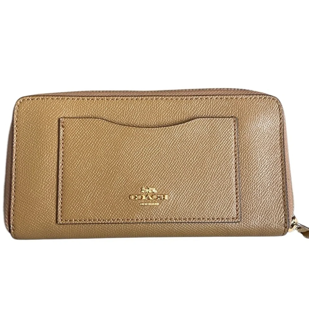 Coach wallet in camel leather, piling inside